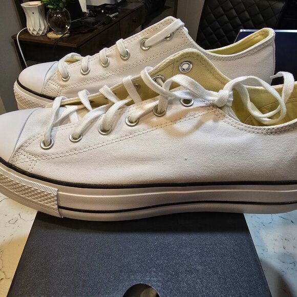 Converse UniseX CTAS Lift Ox 560251C White Sneakers MENS Sz 12 Womens 14 NEW - Picture 1 of 9